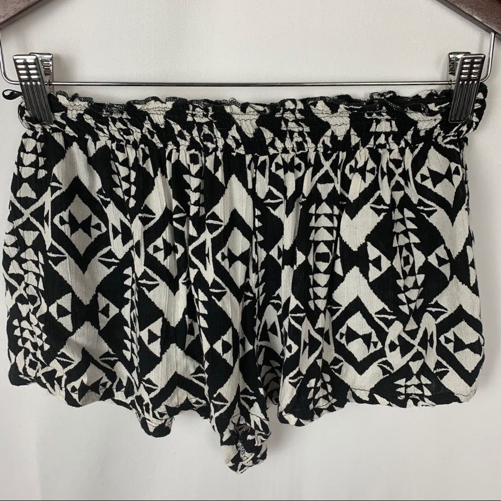 Angie Patterned Shorts - Picture 2 of 4